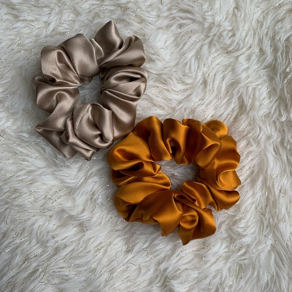 Set of 2 -Medium Super Soft 100% Silk Hair Scrunchies. - Picture 1 of 4